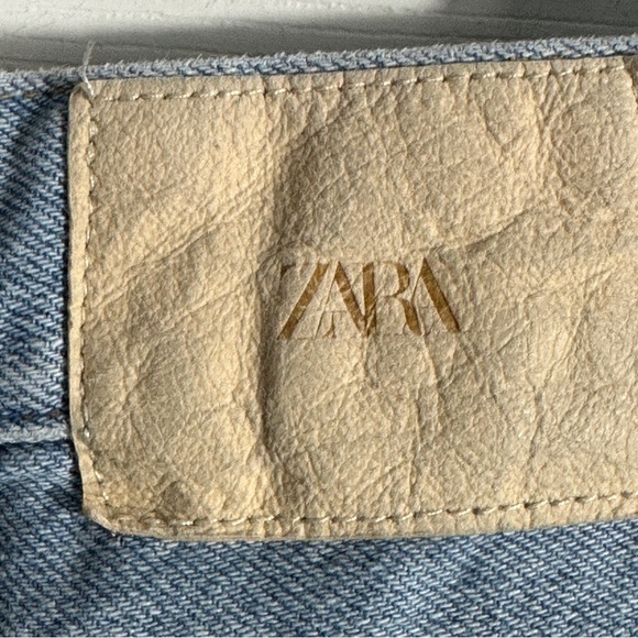 Zara wide leg jeans, size 2, distressed, trendy, spring, casual, denim, weekend - Picture 2 of 8